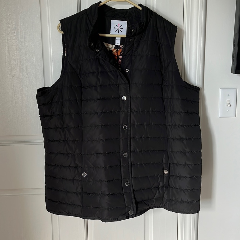 Issac Mizrahi Black puffer vest size XL